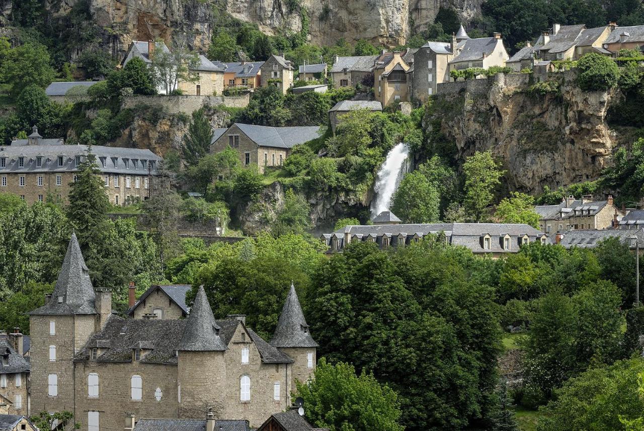 Gite De La Cascade Salles-la-Source Eksteriør bilde